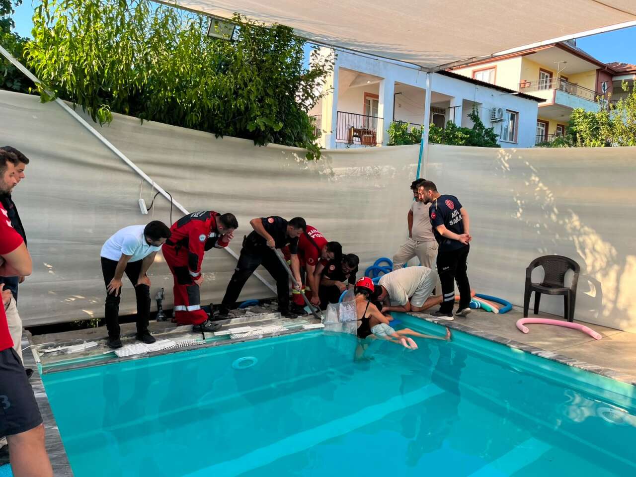 Muğla’da Havuzda Korku Dolu Anlar: 4 Yaşındaki Çocuğun Kolu Emiş Borusuna Sıkıştı 2